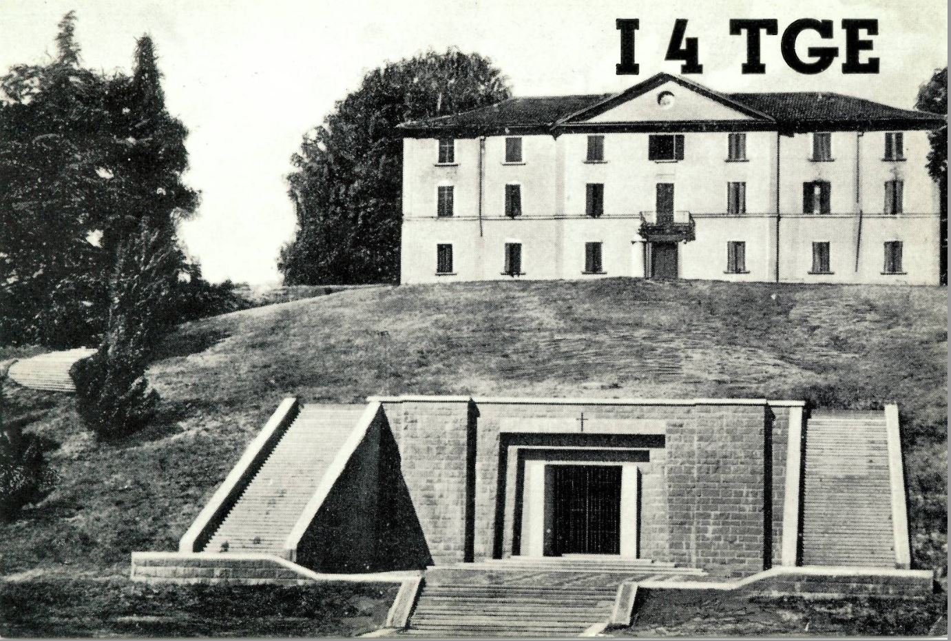 Front QSL card, of I4TGE to IK2GRA, July 29, 1987, FM mode. The QSL image contains the following objects: Building, Monastery, Outdoors, Field, Grassland. And contains this text: 4 TGE 4 TGE.