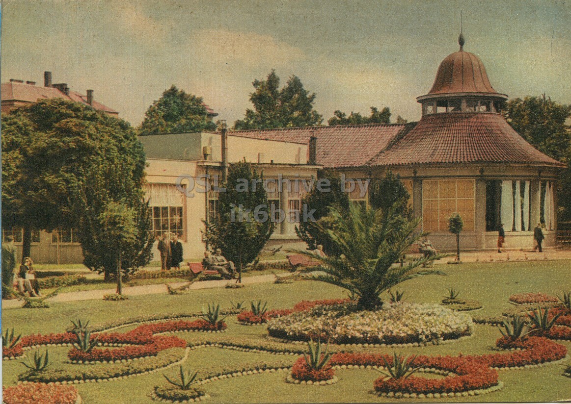 Front QSL card, of OK1KUR to I1LCN, September 9, 1962, PH mode. The QSL image contains the following objects: Grass, Building, Villa, Painting, Person. And contains this text: QSP archive by archive by ik6bak.